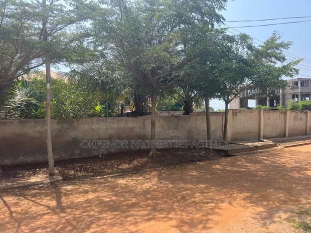 1plot Fence for Sale at Tseaddo Bushroad · Photo 4