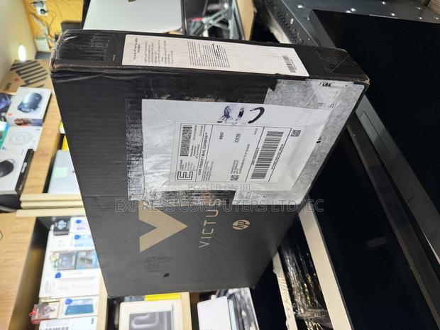 New Laptop HP Victus 15 16GB AMD Ryzen 5 SSHD (Hybrid) 512GB · Photo 1