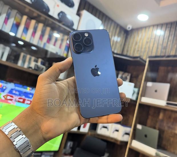 Apple iPhone 15 Pro Max 512 GB Blue · Photo 2