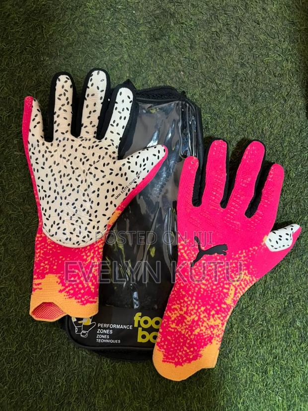 Original Football Gloves · Photo 1