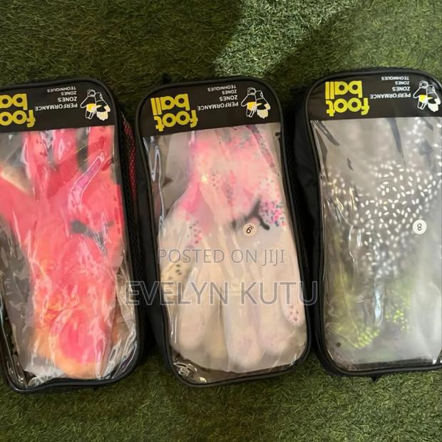 Original Football Gloves · Photo 3