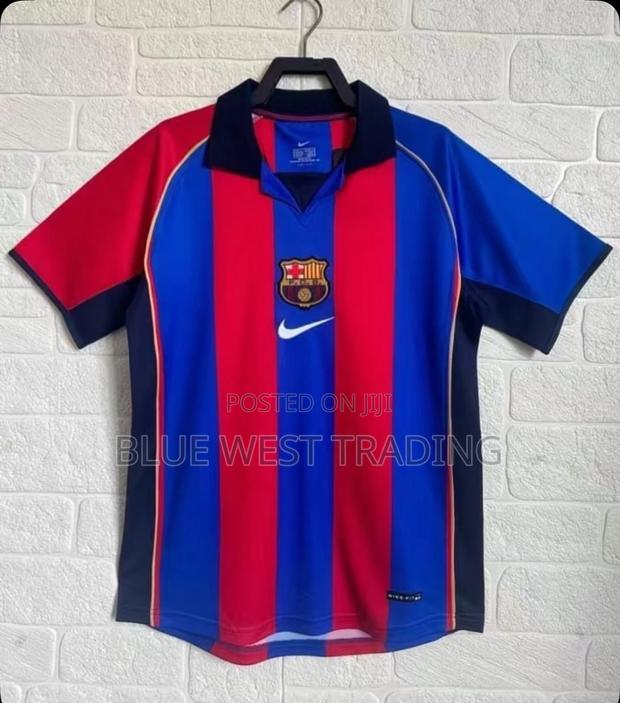 Barcelona 2001/2002 Retro Jersey _ Barcelona Retro Jersey · Photo 1