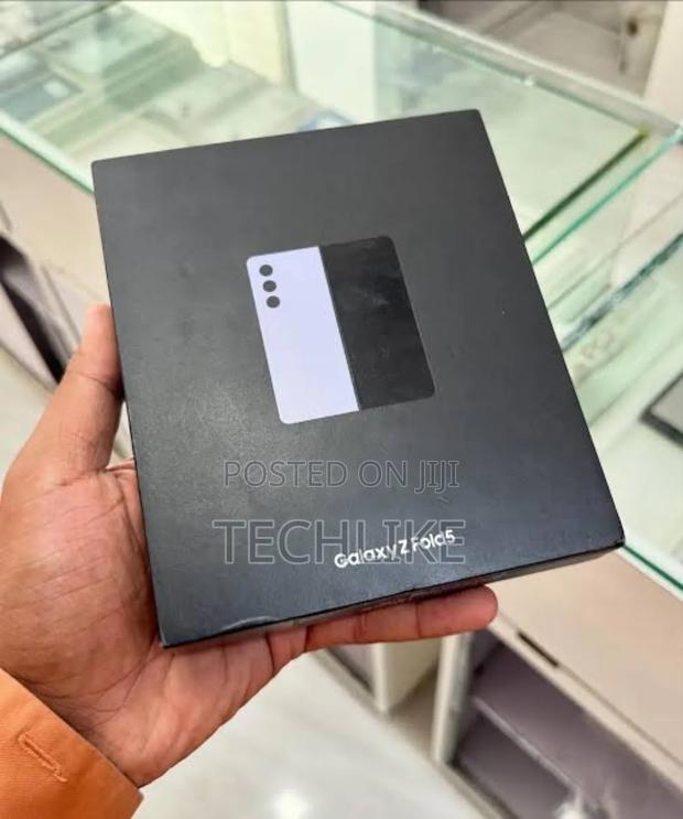 New Samsung Galaxy Z Fold 5 512 GB Black · Photo 2