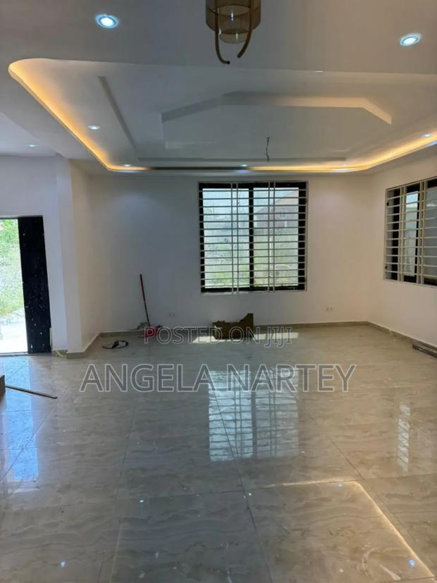 4bdrm House in Community 18 Spintex for sale · Photo 2