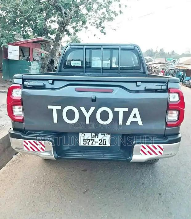 Rent a Pickup Truck Toyota Hilux Available Now! · Photo 1