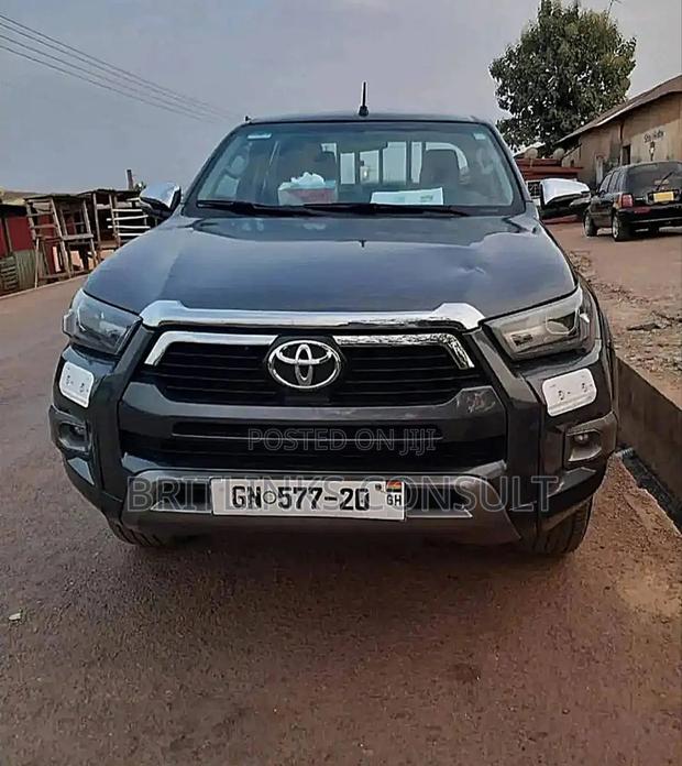 Rent a Pickup Truck Toyota Hilux Available Now! · Photo 2
