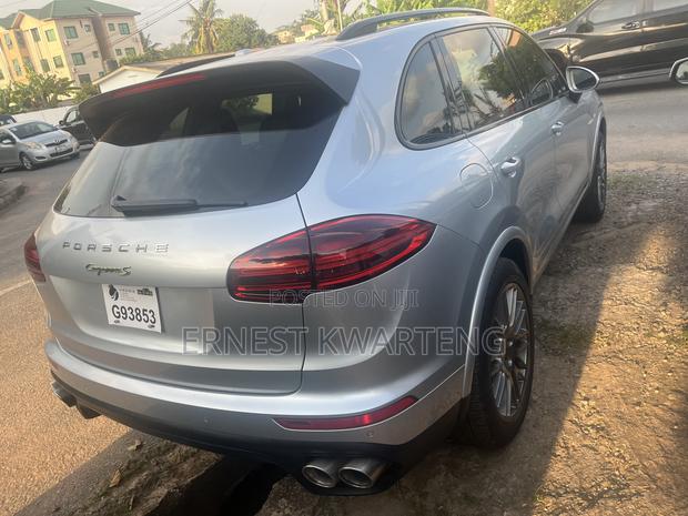 Porsche Cayenne S AWD 2018 Gray · Photo 5