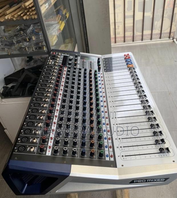 Yamaha 16 Channel Powered Mixer · Photo 2