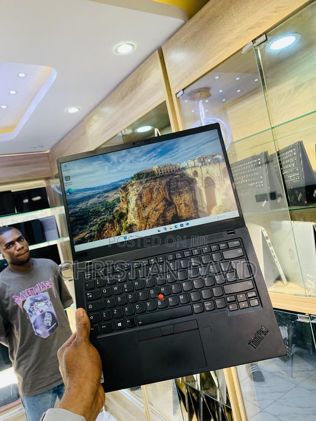 Laptop Lenovo ThinkPad X1 Carbon 16GB Intel Core I7 SSD 512GB · Photo 1