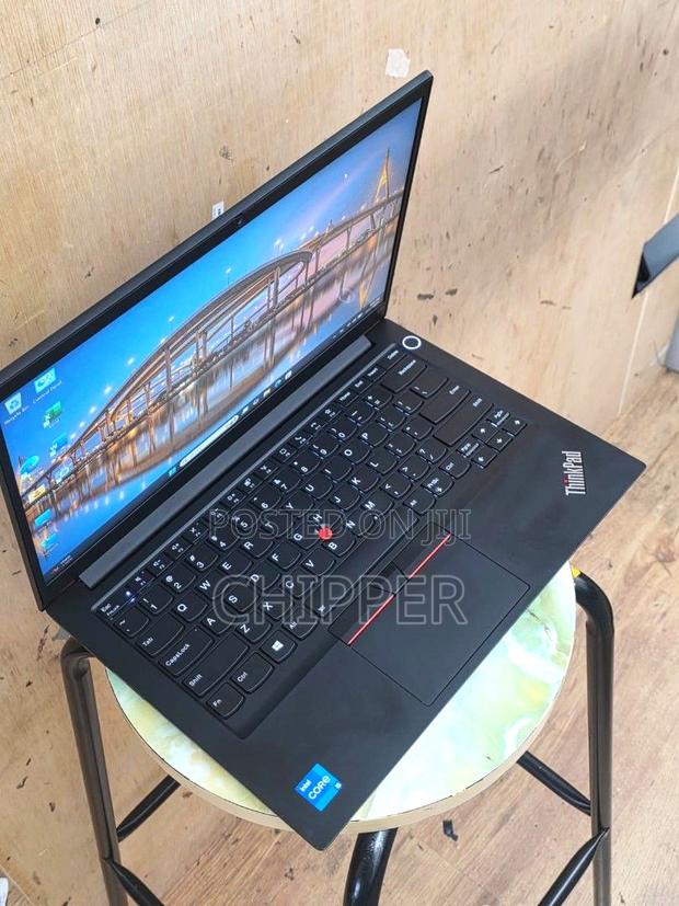 Laptop Lenovo ThinkPad E14 Gen 5 16GB Intel Core I5 SSD 256GB · Photo 2