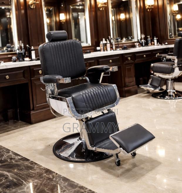 New Classic Adjustable Hydraulic Barber Chair · Photo 2
