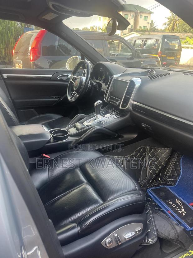 Porsche Cayenne S AWD 2018 Gray · Photo 3
