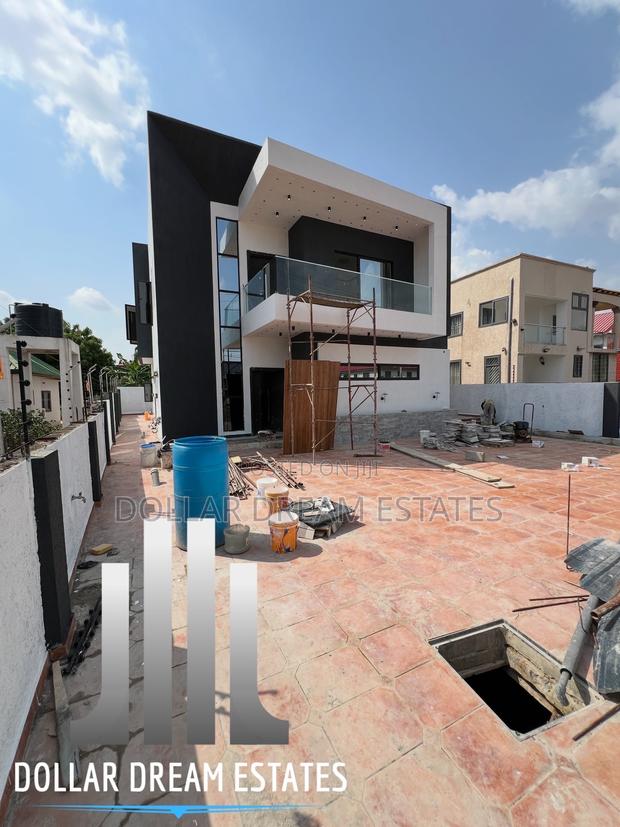 5bdrm House in Adenta for sale · Photo 1