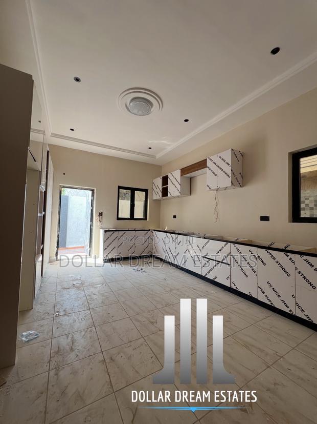 5bdrm House in Adenta for sale · Photo 6