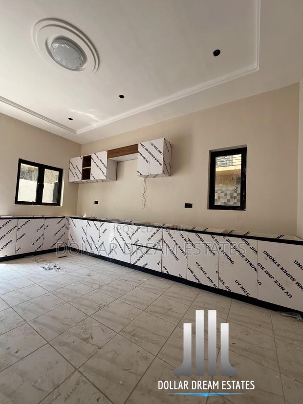 5bdrm House in Adenta for sale · Photo 4