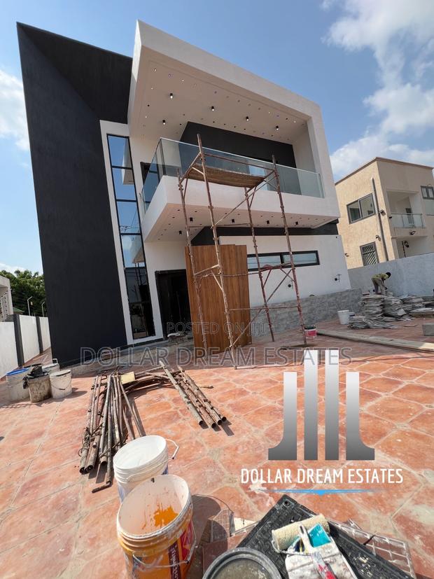 5bdrm House in Adenta for sale · Photo 2