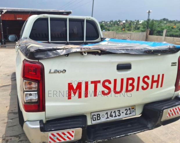 Mitsubishi L200 2021 White · Photo 2