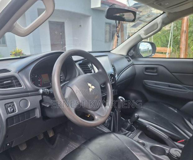 Mitsubishi L200 2021 White · Photo 4
