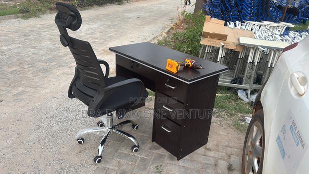 Compact Office Table · Photo 2