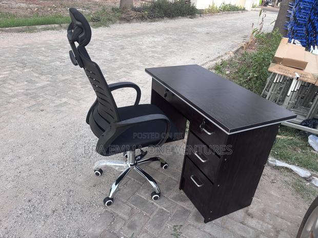 Compact Office Table · Photo 1
