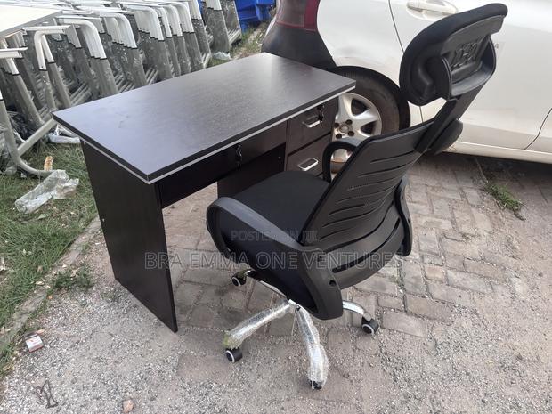 Compact Office Table · Photo 3