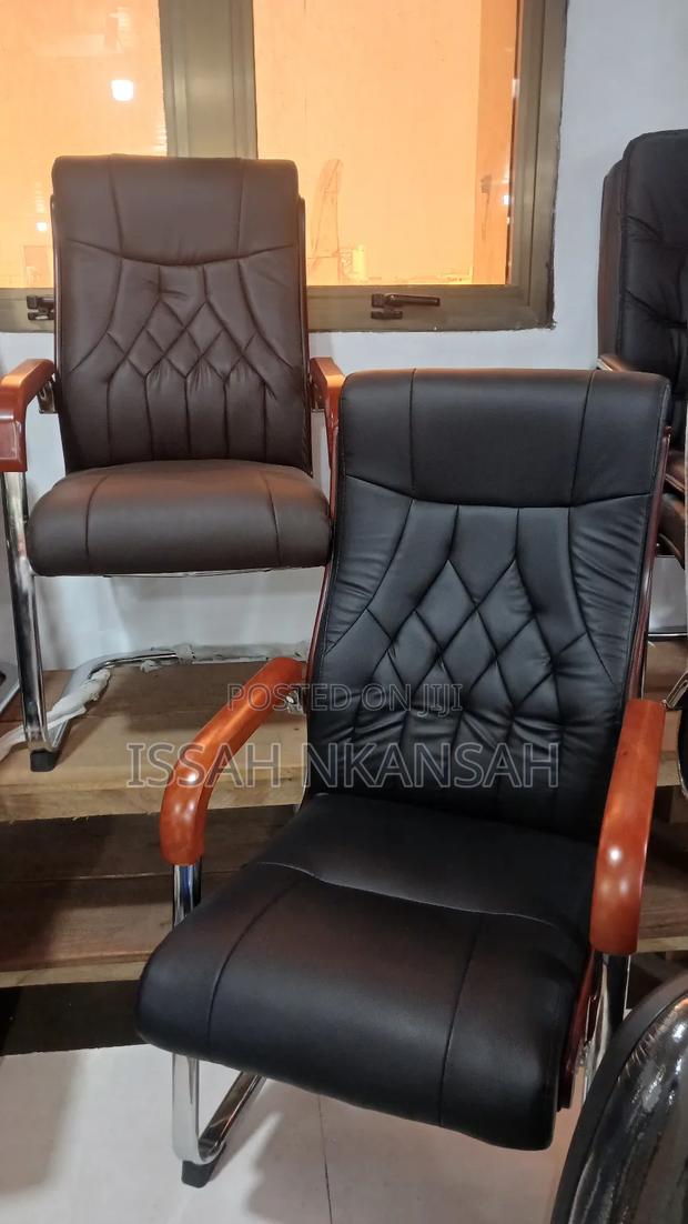 Luxurious Chair · Photo 2