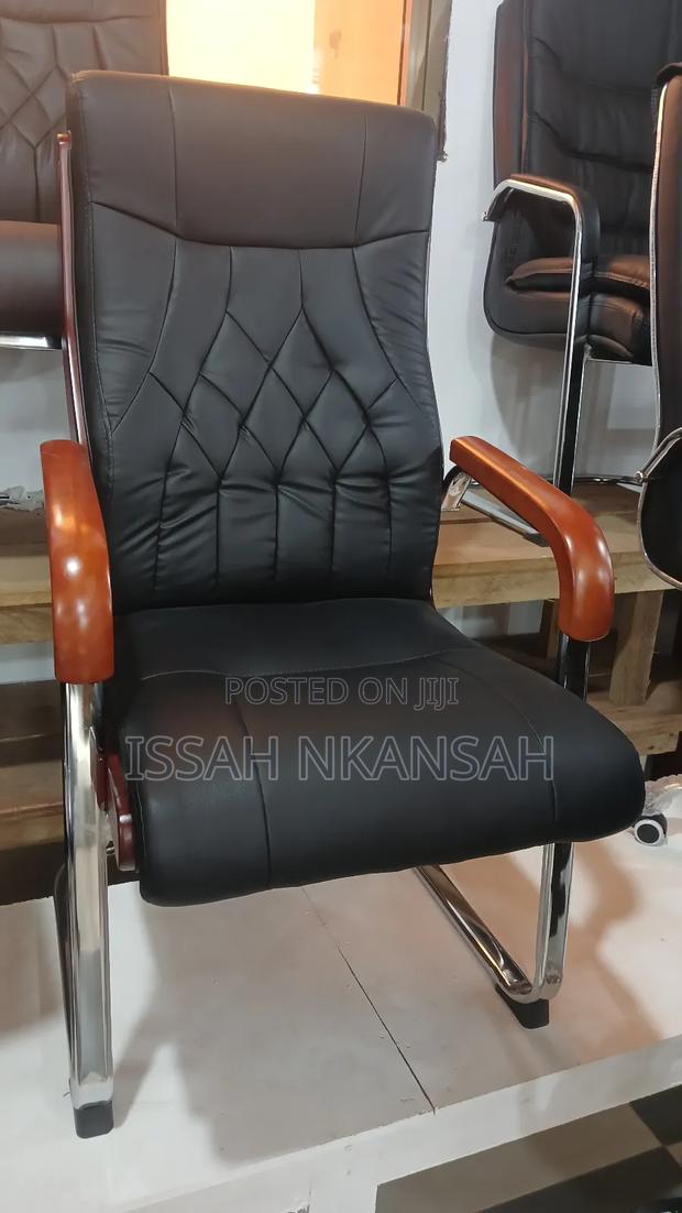 Luxurious Chair · Photo 3