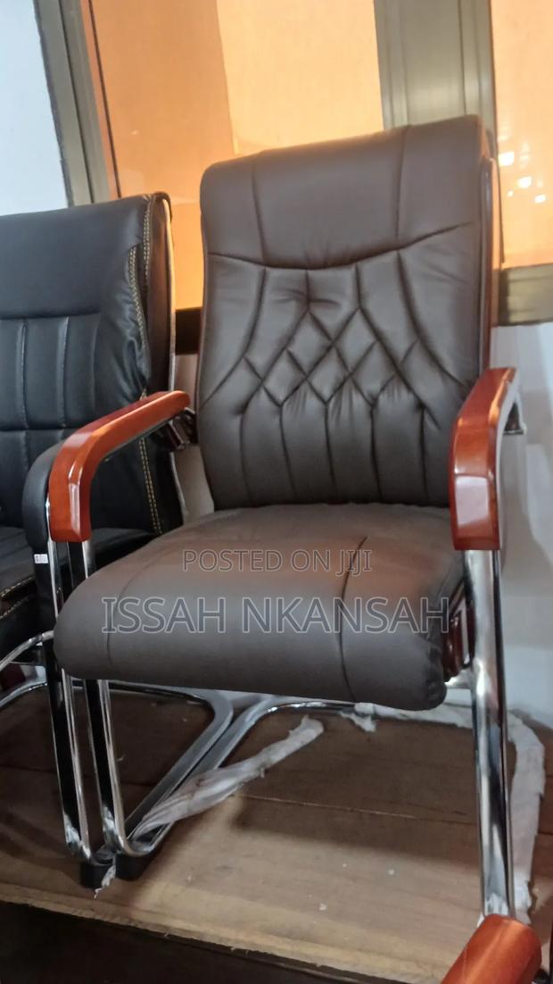 Luxurious Chair · Photo 4
