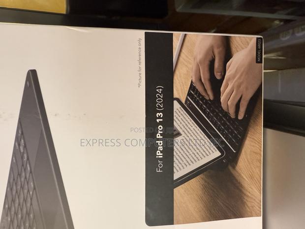 iPad Pro 13 (2024) Original Esr Bluetooth 360 Magnetic Keyboard Case · Photo 4