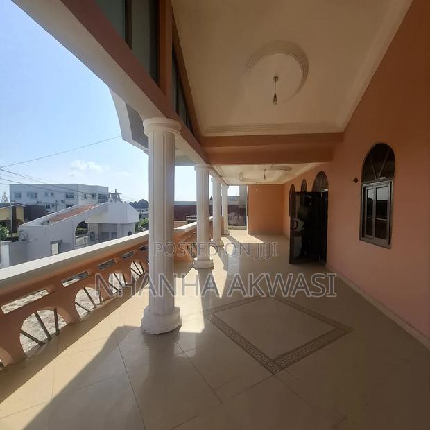 6bdrm House in Community 12, Tema Metropolitan for rent · Photo 1