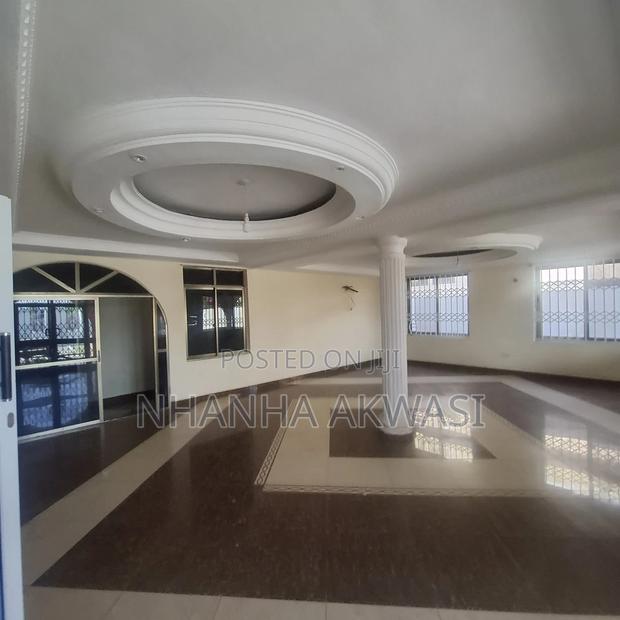 6bdrm House in Community 12, Tema Metropolitan for rent · Photo 2