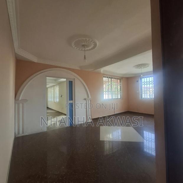 6bdrm House in Community 12, Tema Metropolitan for rent · Photo 8