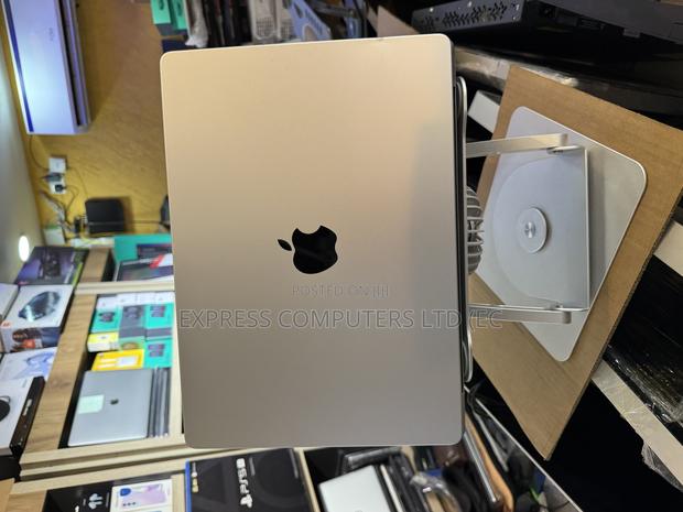 Apple MacBook Pro 2023 M2 Pro 14-Inch 16GB Apple M2 SSHD (Hybrid) 512GB · Photo 5