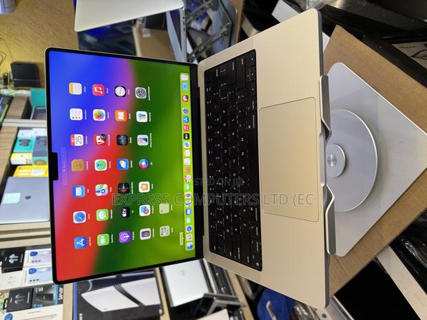 Apple MacBook Pro 2023 M2 Pro 14-Inch 16GB Apple M2 SSHD (Hybrid) 512GB · Photo 2