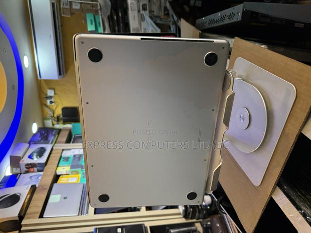 Apple MacBook Pro 2023 M2 Pro 14-Inch 16GB Apple M2 SSHD (Hybrid) 512GB · Photo 3