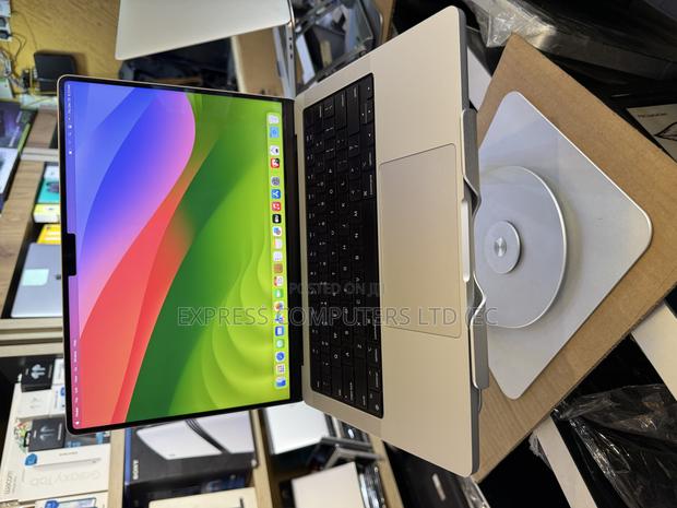 Apple MacBook Pro 2023 M2 Pro 14-Inch 16GB Apple M2 SSHD (Hybrid) 512GB · Photo 4