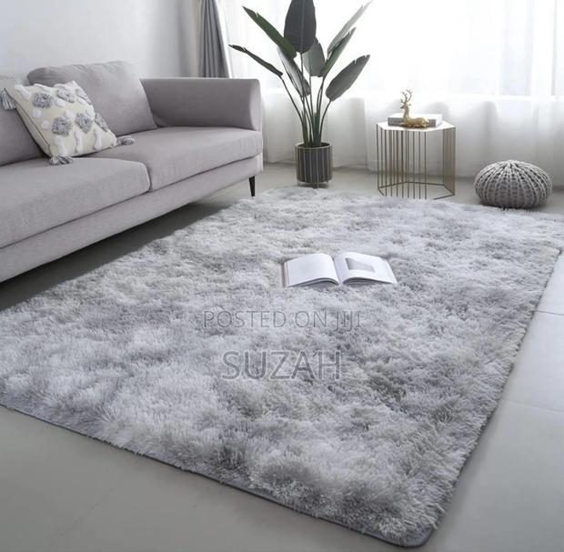 Fluffy Light Grey Rug · Photo 1