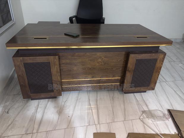 1.8m Executive Office Desk · Photo 1