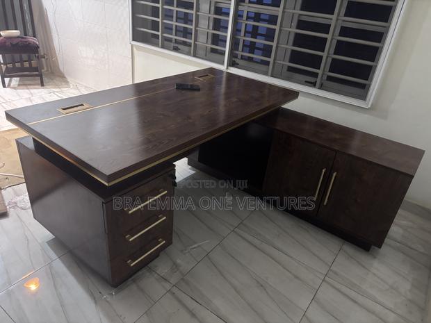 1.8m Executive Office Desk · Photo 2