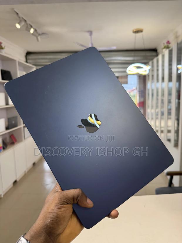 Laptop Apple MacBook Air 2023 M2 8GB Apple M2 SSD 256GB · Photo 3
