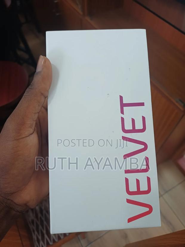 New LG Velvet 128 GB Silver · Photo 1