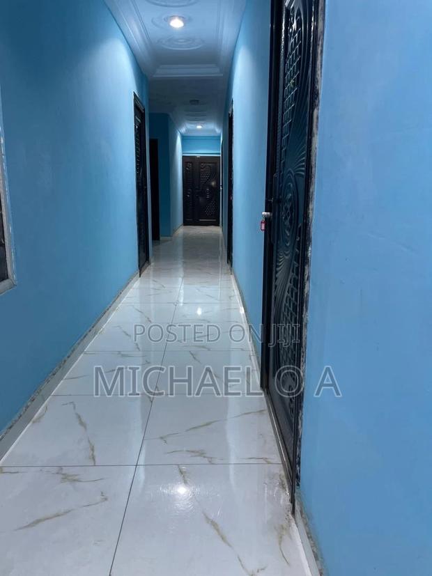 Ensuite Room With Aircon, TV Fridge at Kwadaso North, Kumasi · Photo 4