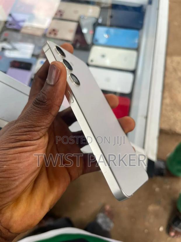New Samsung Galaxy S24 256 GB White · Photo 3