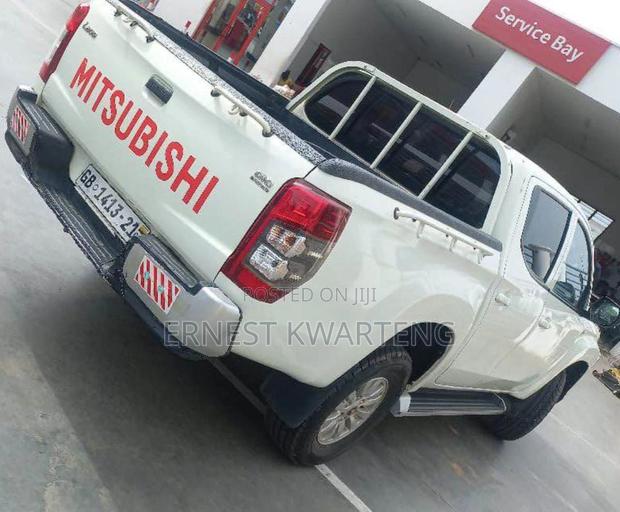 Mitsubishi L200 2021 White · Photo 5