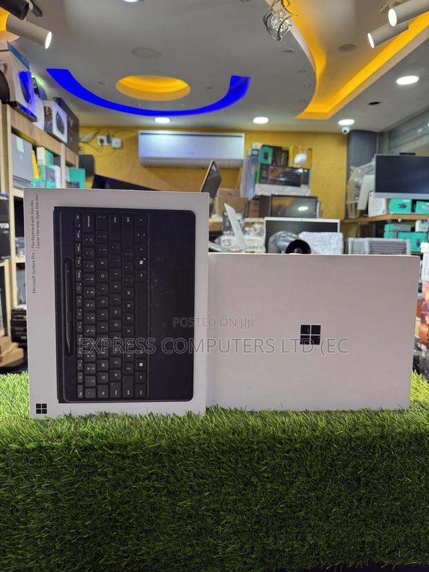 New Laptop Microsoft Surface Pro 11th Edition, a Copilot+ PC 16GB 256GB · Photo 2