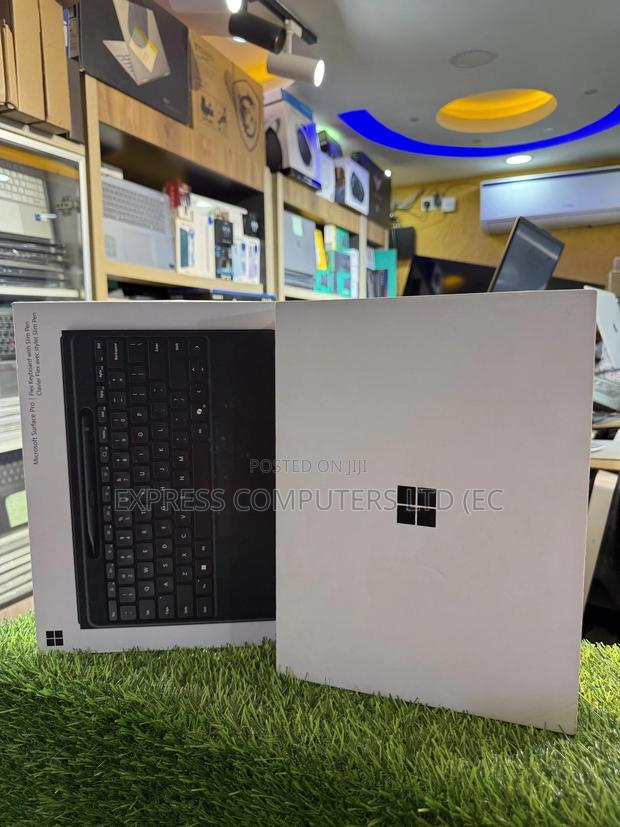 New Laptop Microsoft Surface Pro 11th Edition, a Copilot+ PC 16GB 256GB · Photo 5