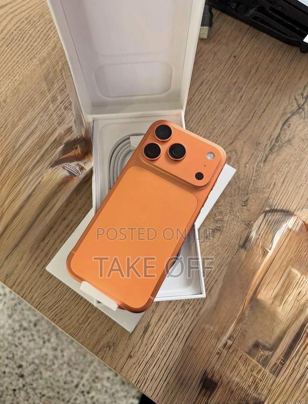 New Apple iPhone 17 Pro Max 256 GB Orange · Photo 1