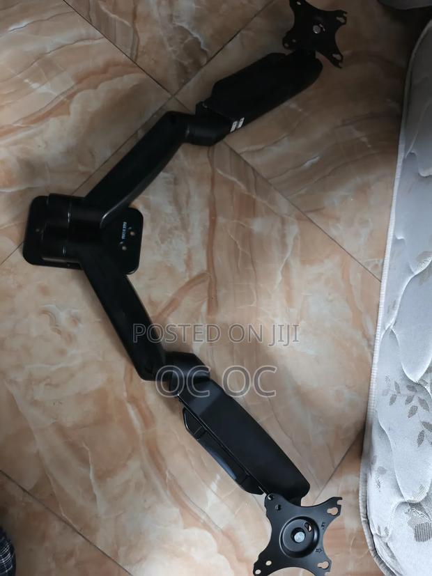 Wali Dual Monitor Wall Mount · Photo 5