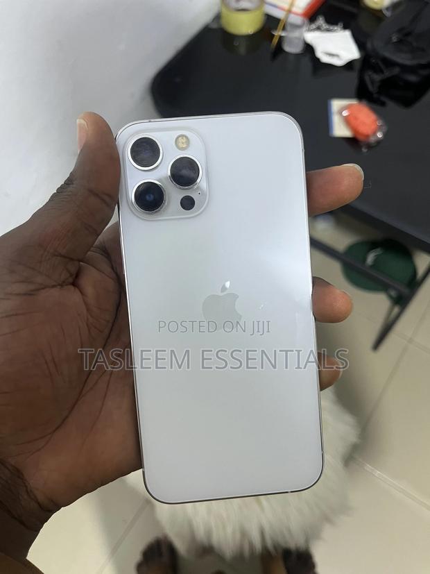 Apple iPhone 12 Pro Max 128 GB White · Photo 1