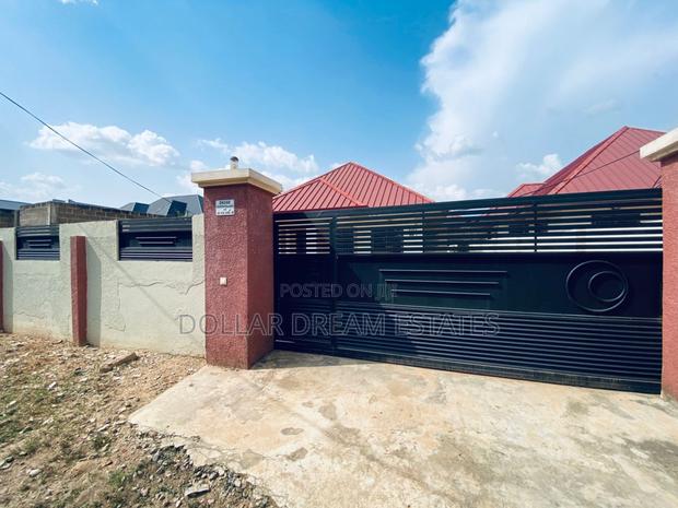 2bdrm House in Old Ashomang for sale · Photo 3